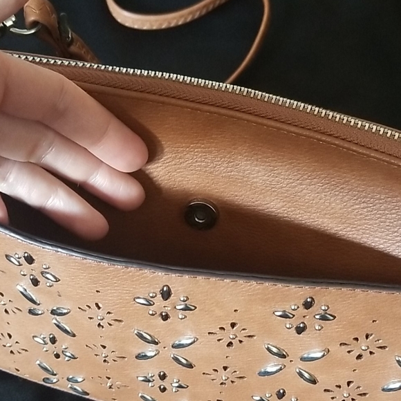 Carlos Santana veagan Leather clutch - Picture 4 of 11